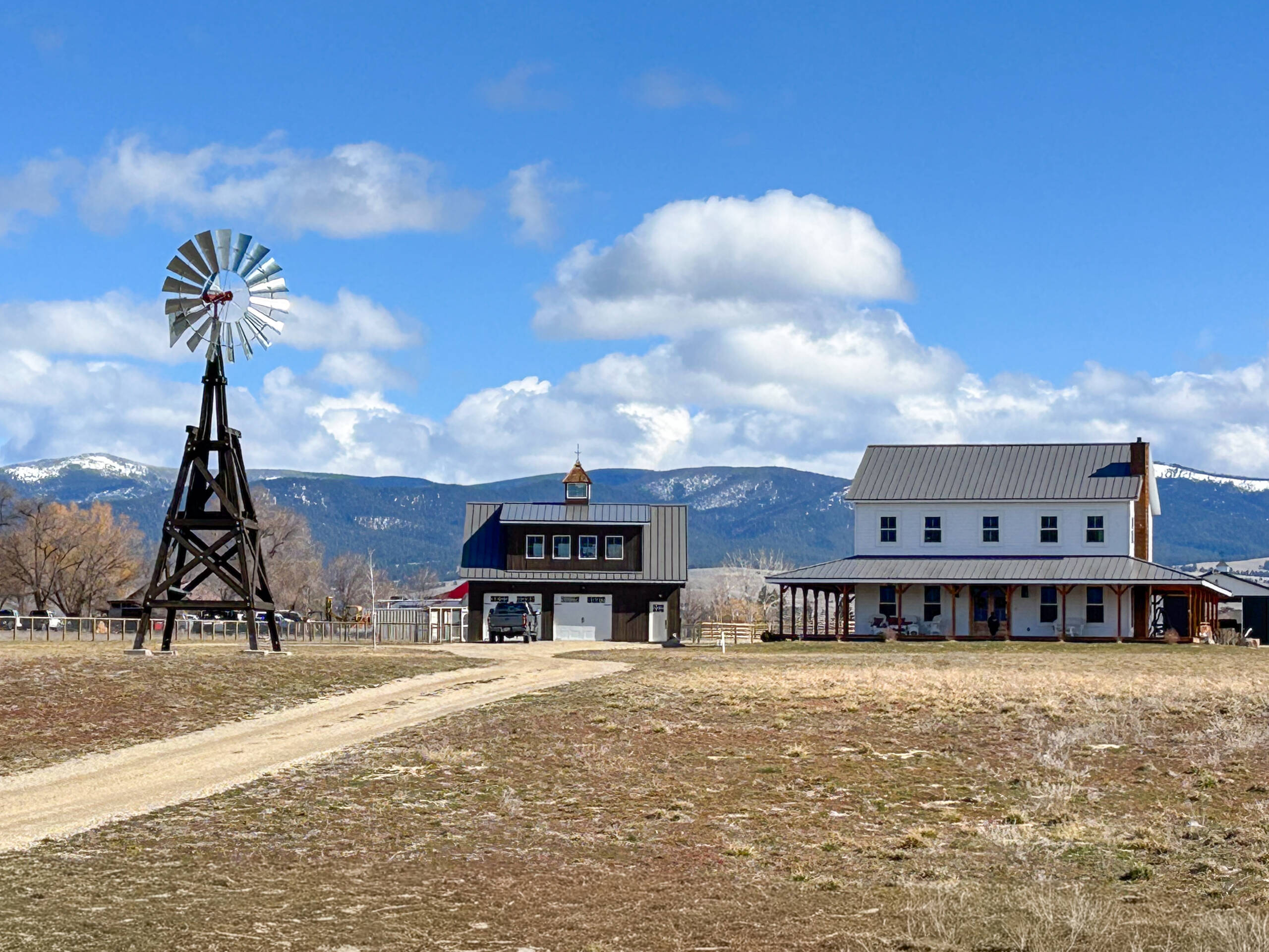 Big Sky Windmills, authorized Aermotor dealer installs new windmill.